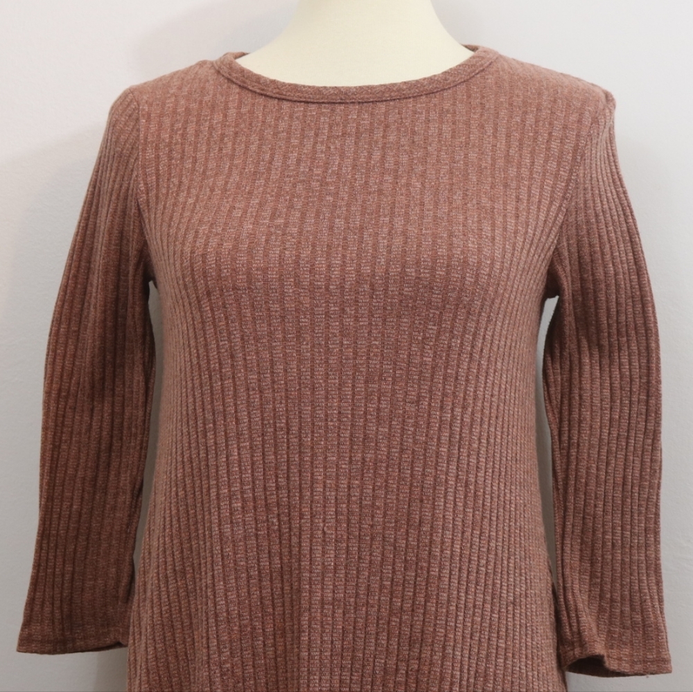 Pinc Ribbed Knit Shift Dress - Picture 6 of 9